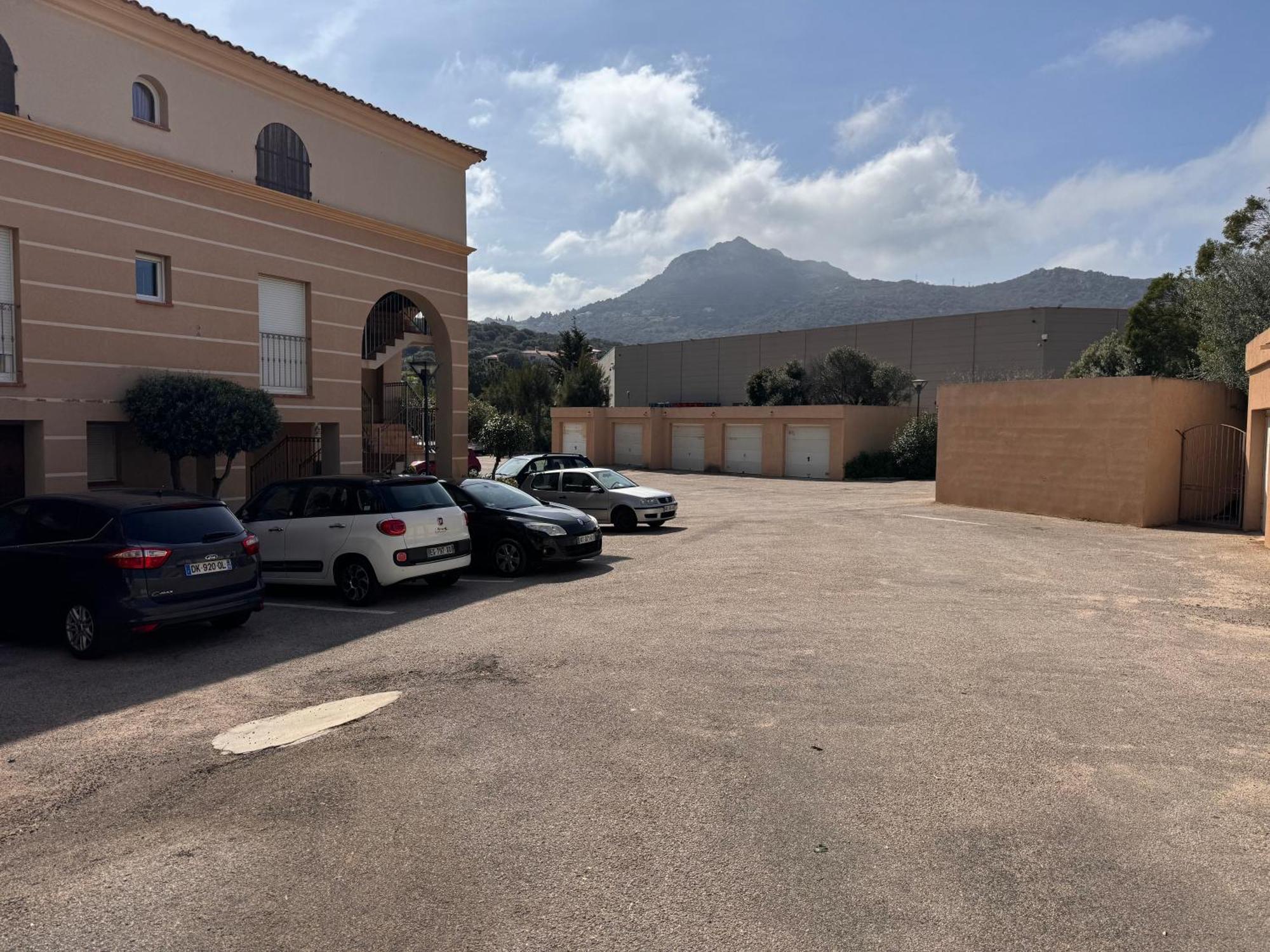 Joli Studio Tout Confort Proche Toutes Commodites Dans Residence Calme LʼÎle-Rousse المظهر الخارجي الصورة