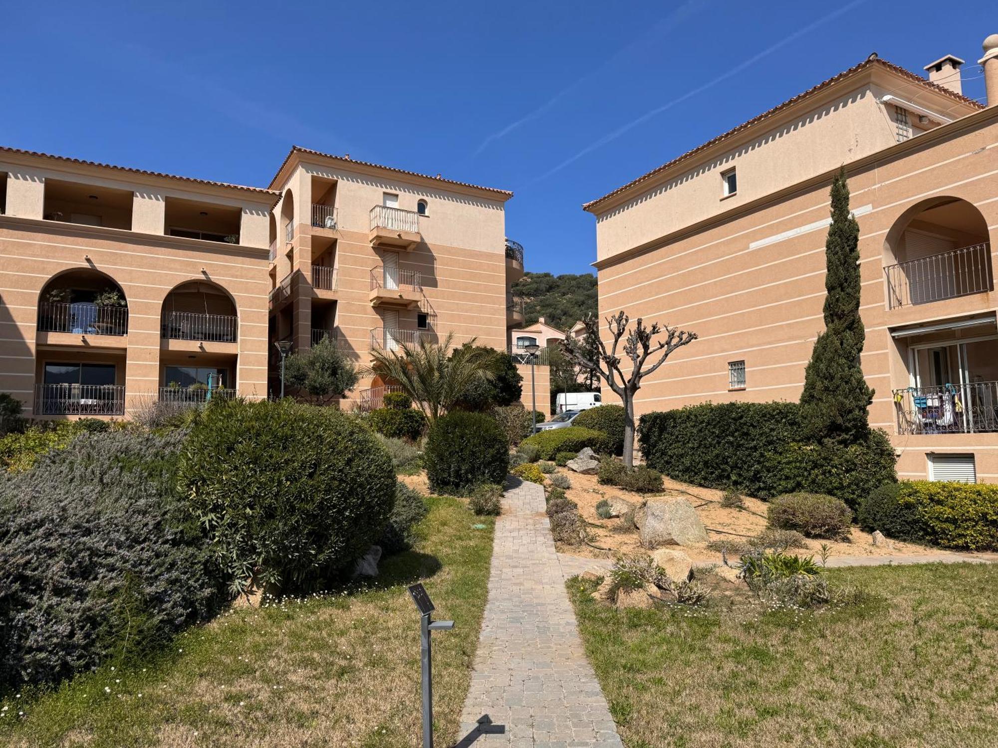 Joli Studio Tout Confort Proche Toutes Commodites Dans Residence Calme LʼÎle-Rousse المظهر الخارجي الصورة